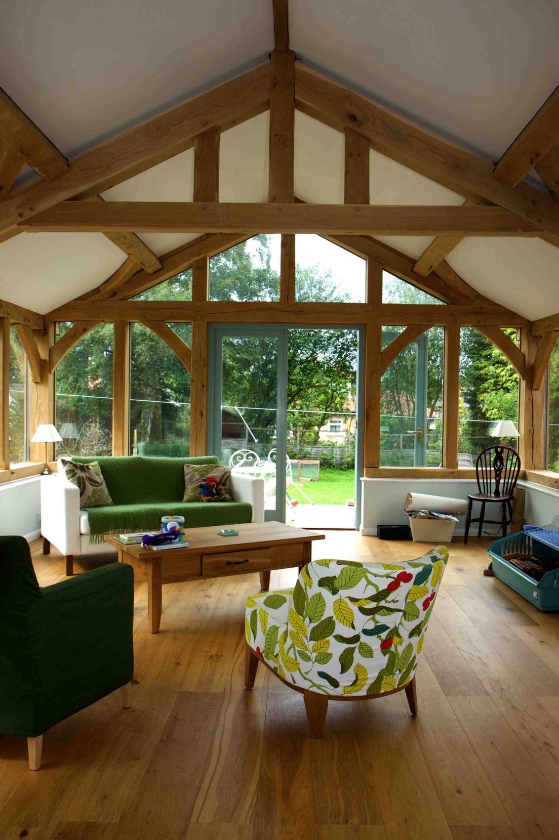 Oak-framed garden room with vaulted ceiling